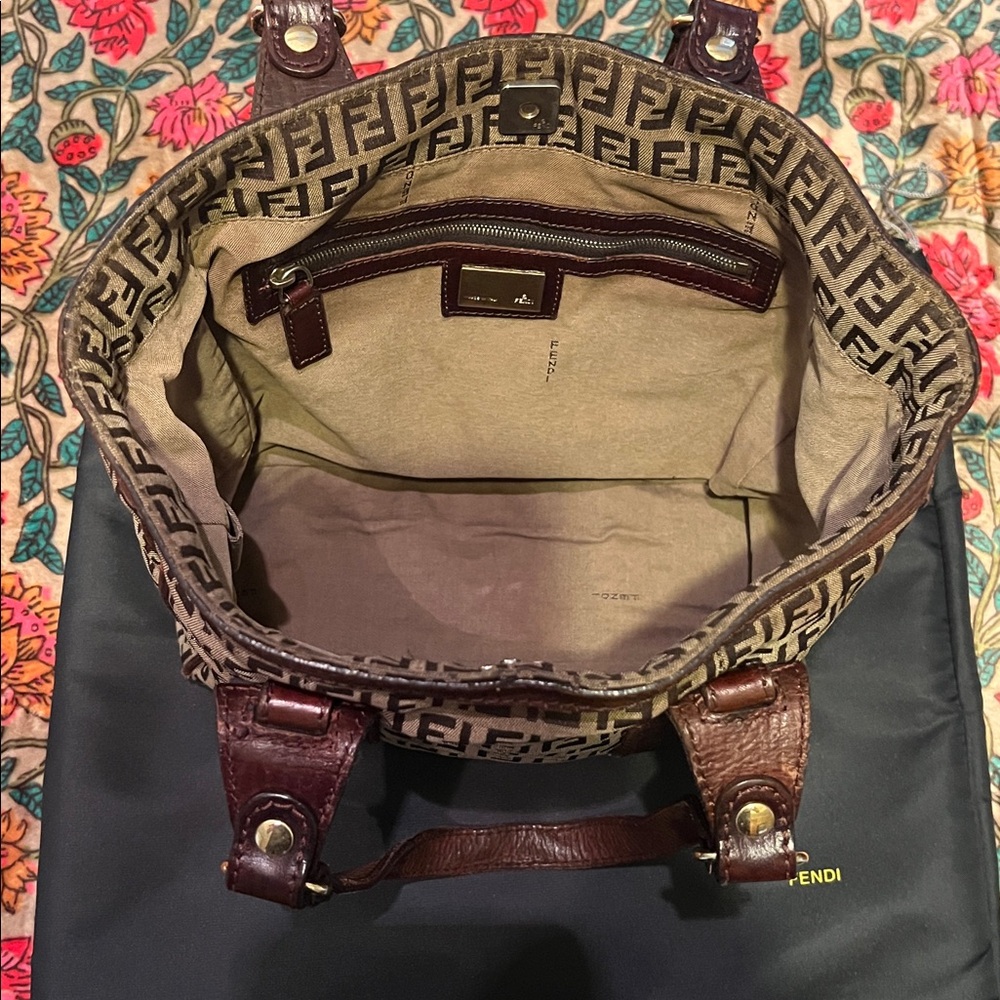 Beautiful Vintage Fendi Dark Brown Monogram Shoulder Bag💗 - Picture 10 of 17